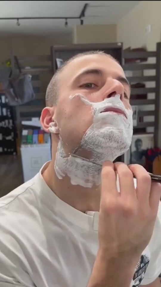 Mini Electric Shaver – Portable USB Rechargeable Trimmer for Men